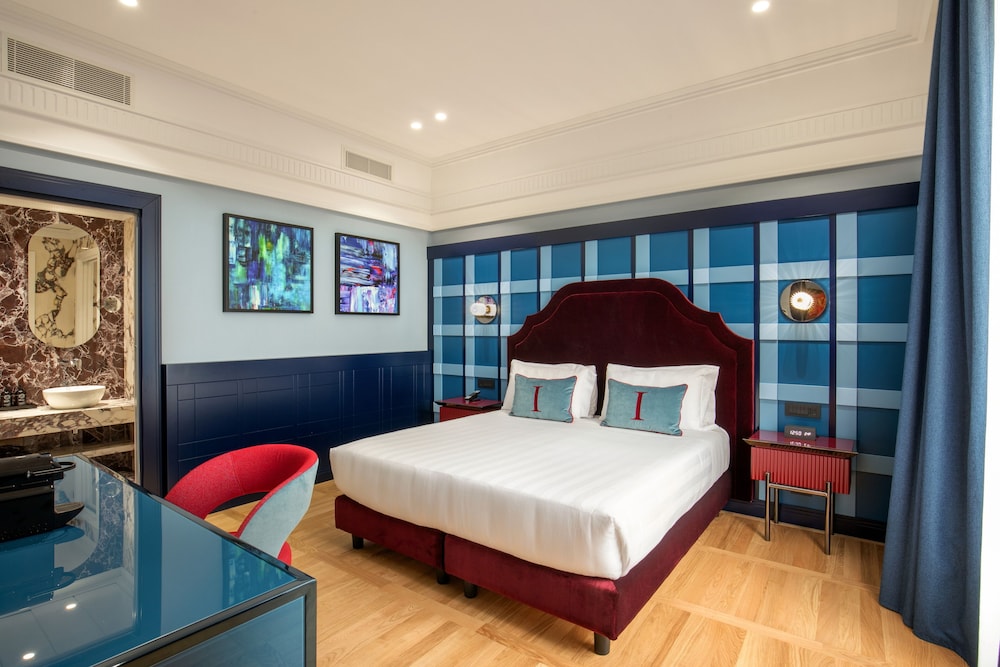 The Independent Hotel 19