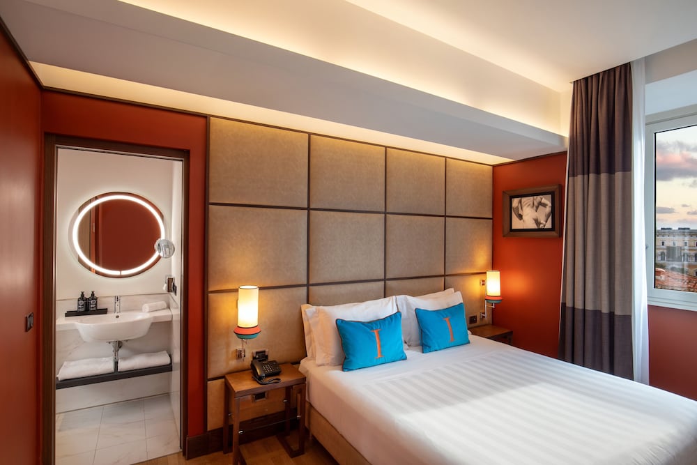 The Independent Hotel 6