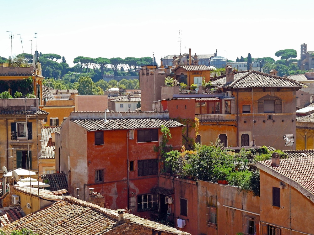 Sonnino Suite 15