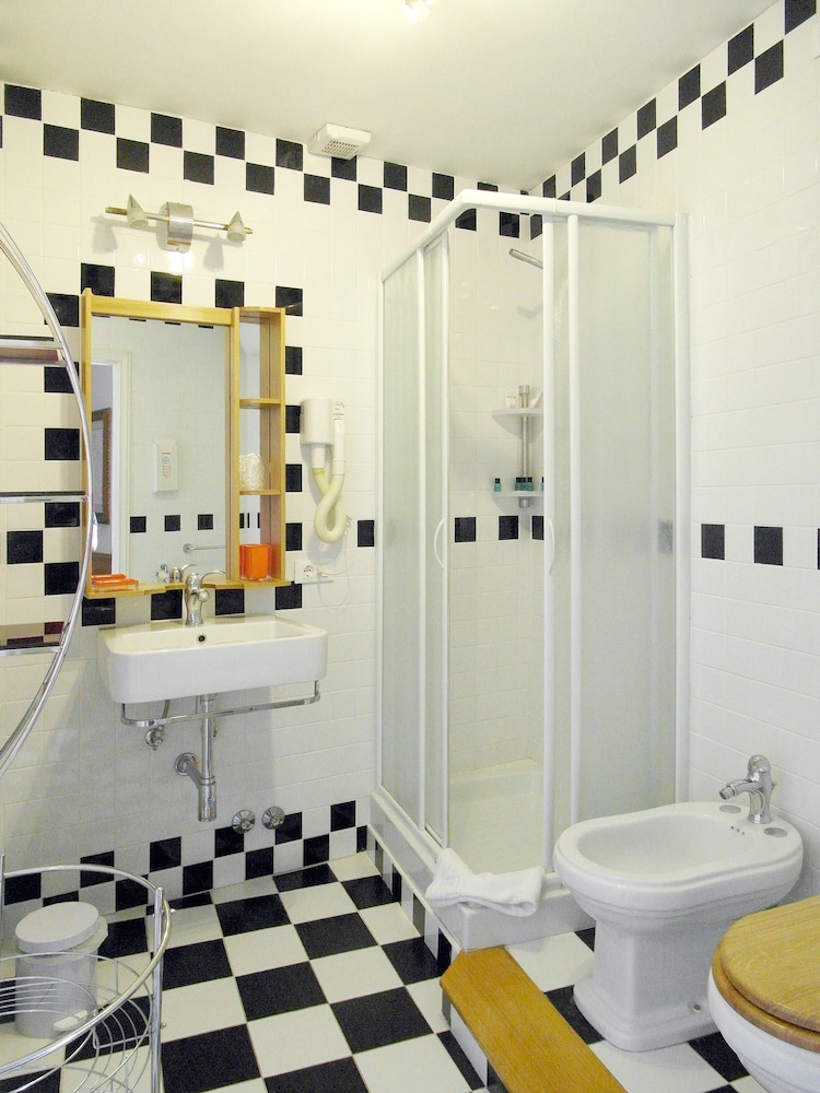 Sonnino Suite 18