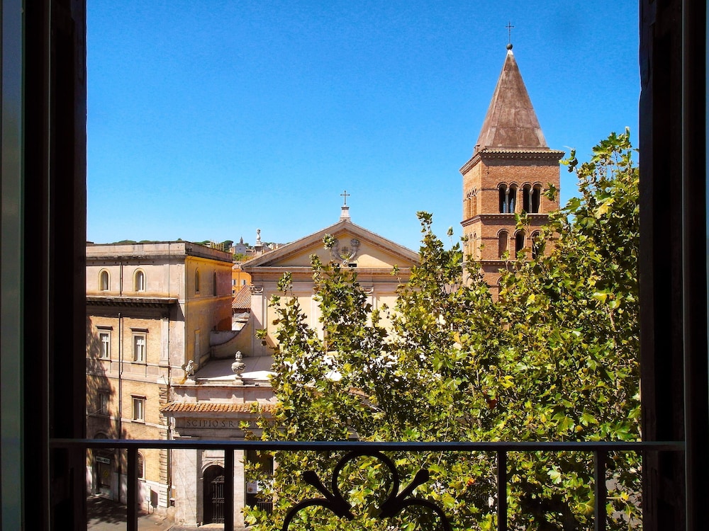 Sonnino Suite 16