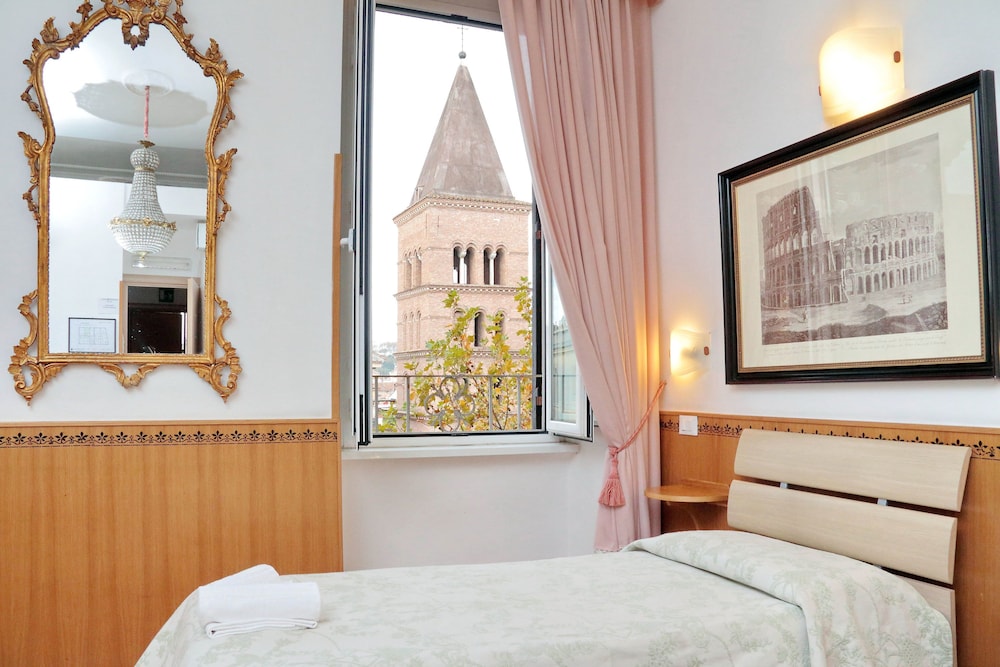 Sonnino Suite 7