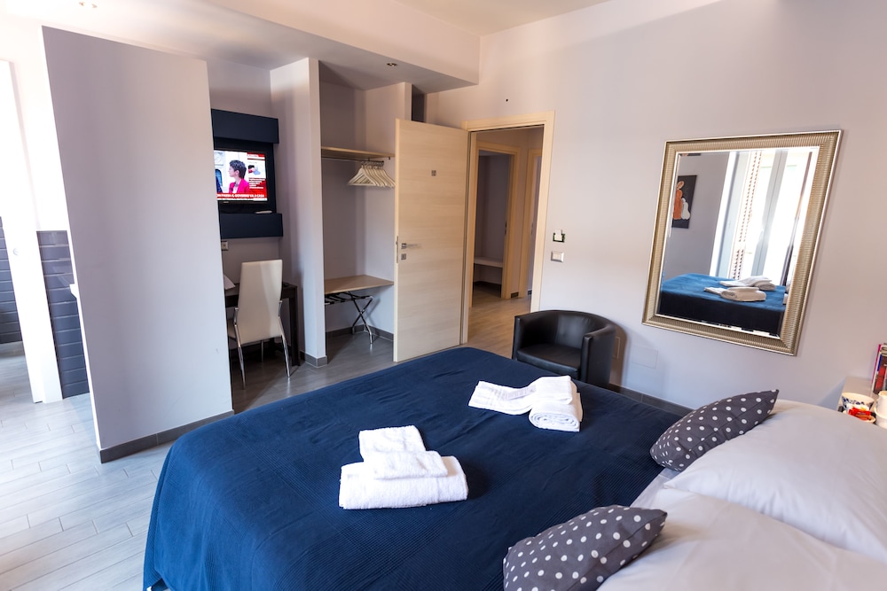 B&B Home 77 10