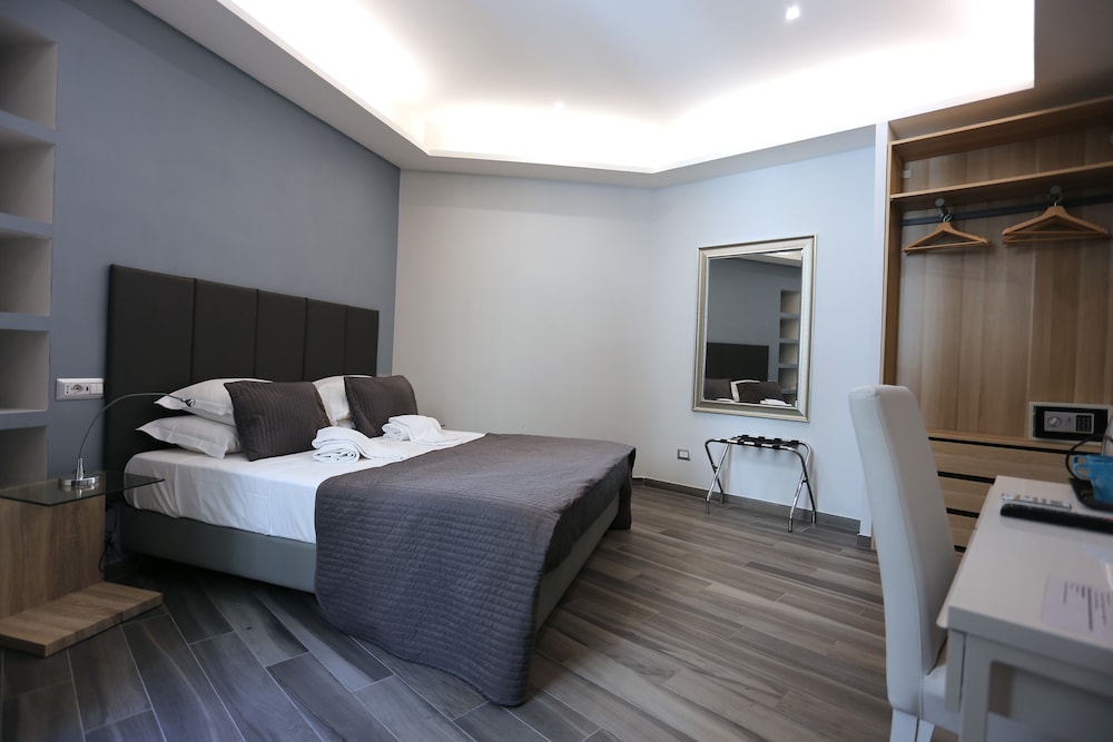 B&B Home 77 21