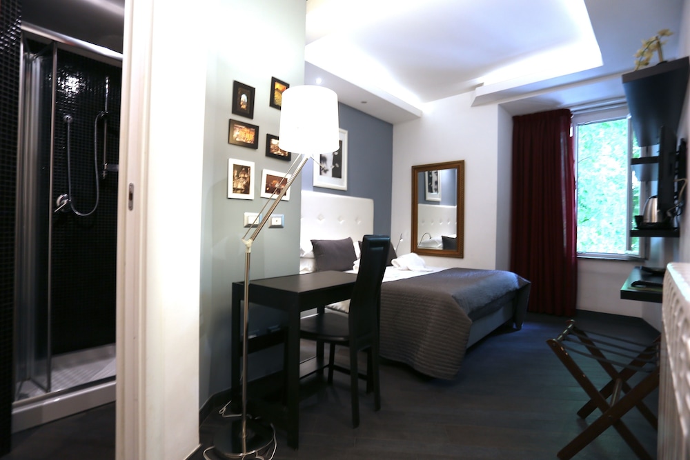B&B Home 77 18