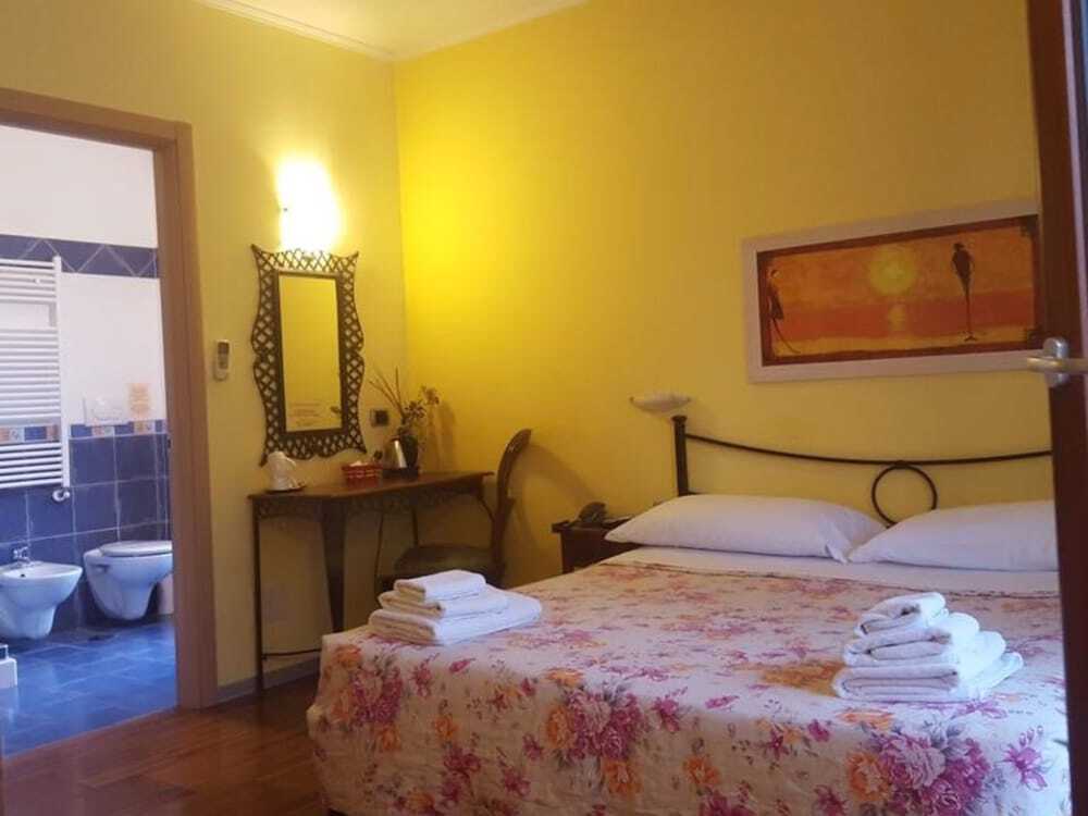 Aurelia Garden Gold Bed & Breakfast 7