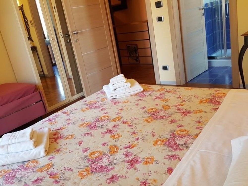 Aurelia Garden Gold Bed & Breakfast 12