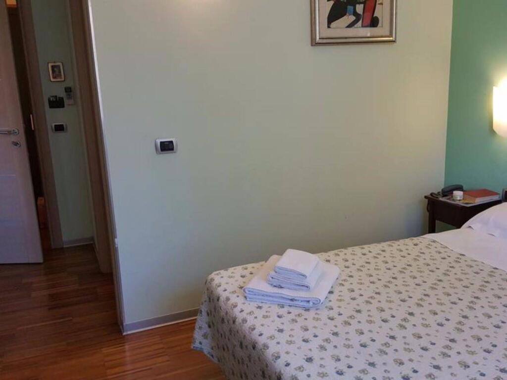 Aurelia Garden Gold Bed & Breakfast 3