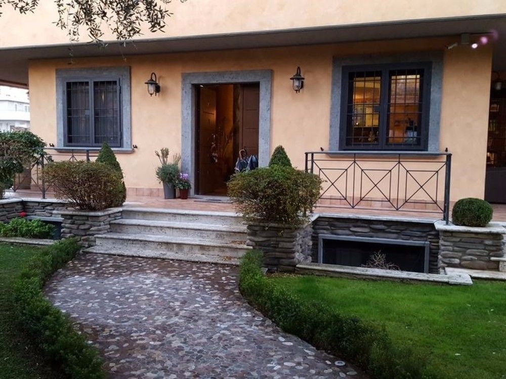 Aurelia Garden Gold Bed & Breakfast 1