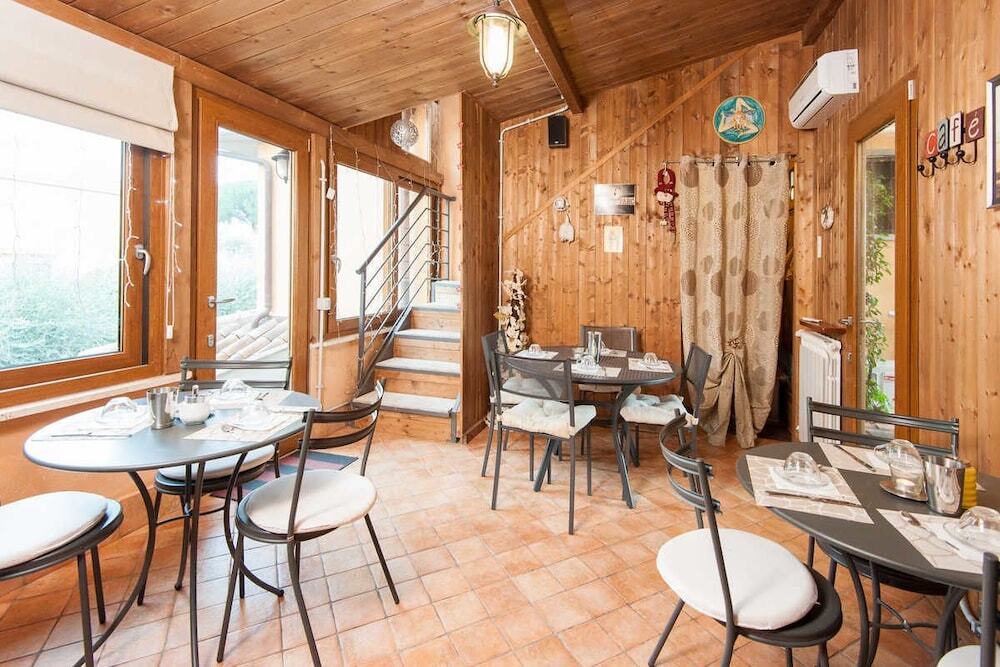 Aurelia Garden Gold Bed & Breakfast 15