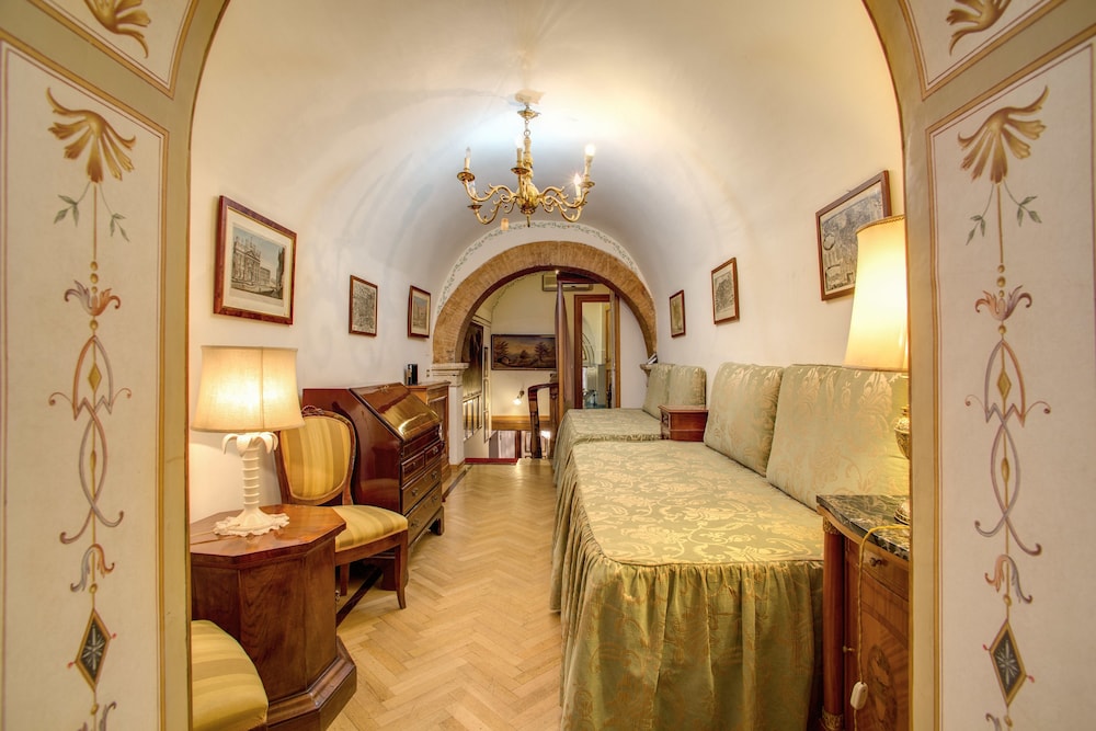 Navona Gallery & Garden Suites 17