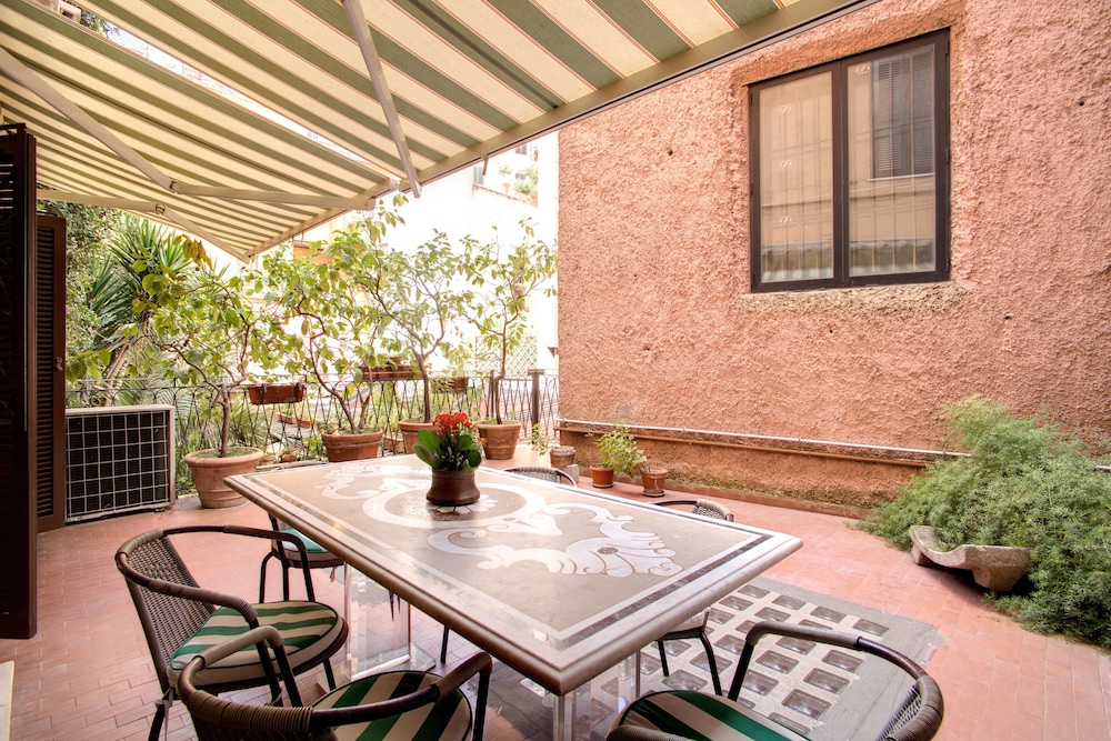 Navona Gallery & Garden Suites 24
