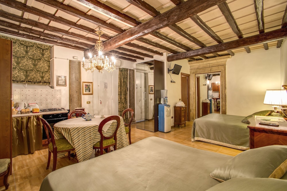 Navona Gallery & Garden Suites 15