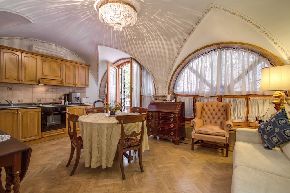 Navona Gallery & Garden Suites 19