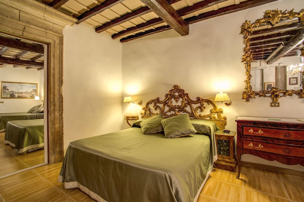 Navona Gallery & Garden Suites 12
