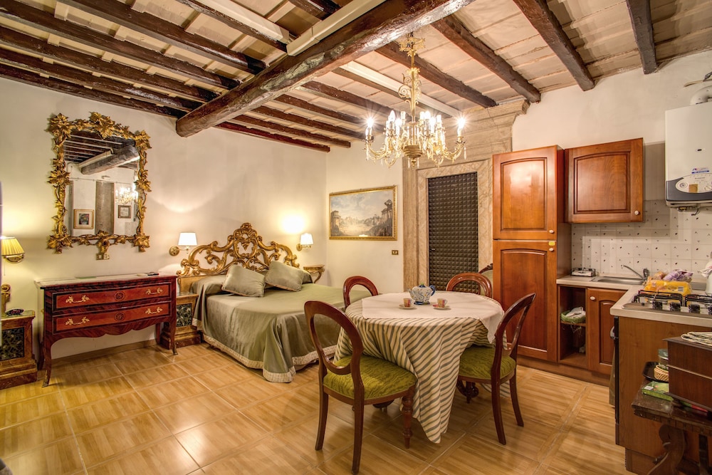Navona Gallery & Garden Suites 14