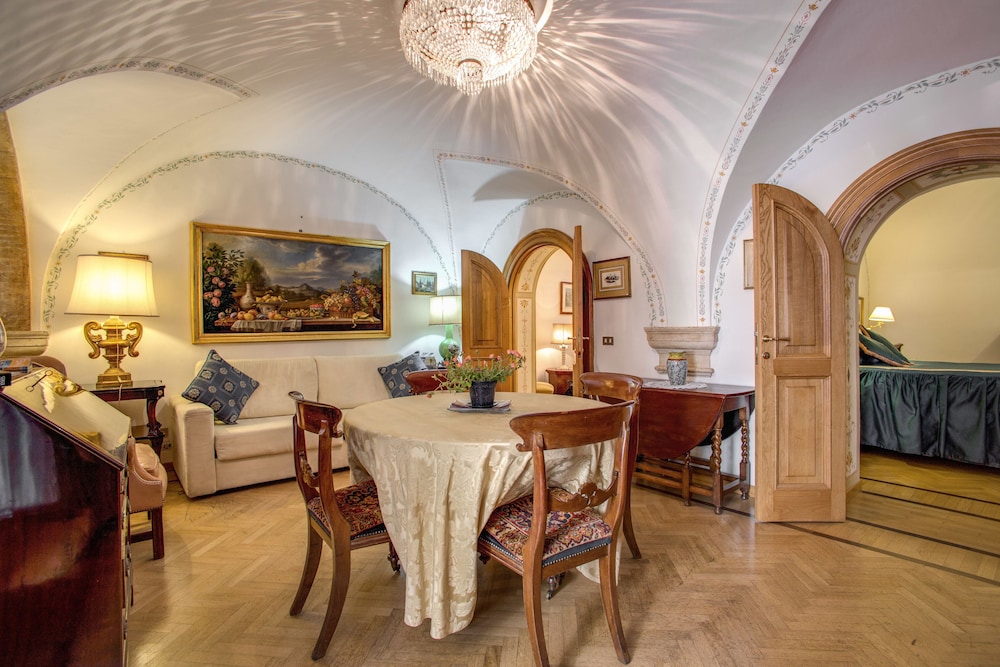 Navona Gallery & Garden Suites 22
