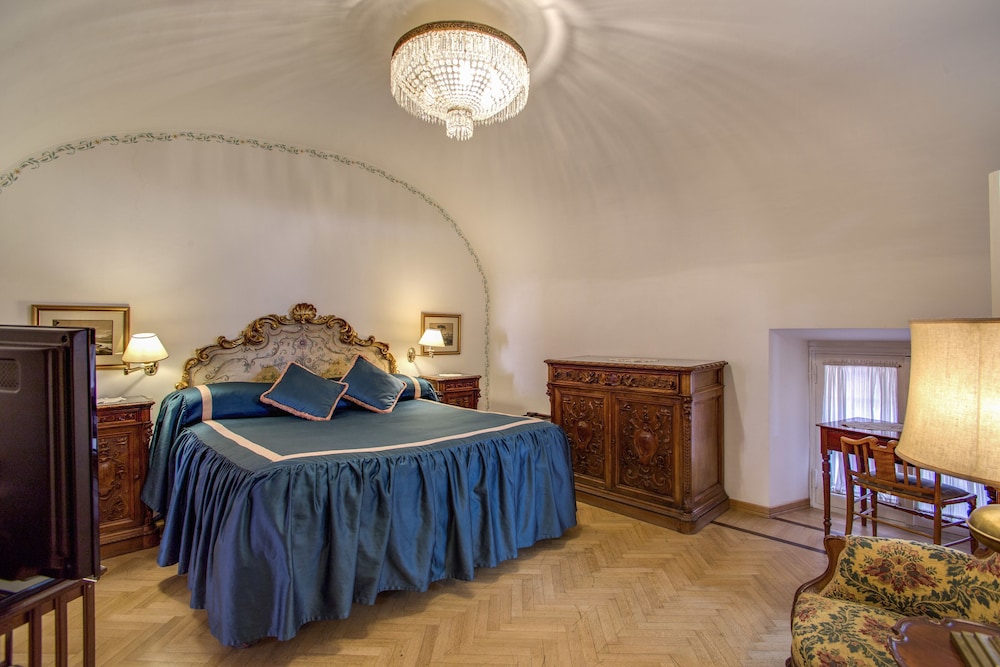 Navona Gallery & Garden Suites 9