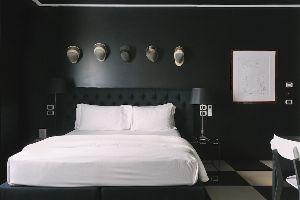 Aethos Milan 19