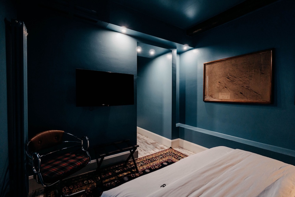 Aethos Milan 22