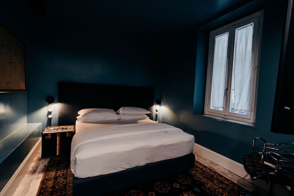 Aethos Milan 21