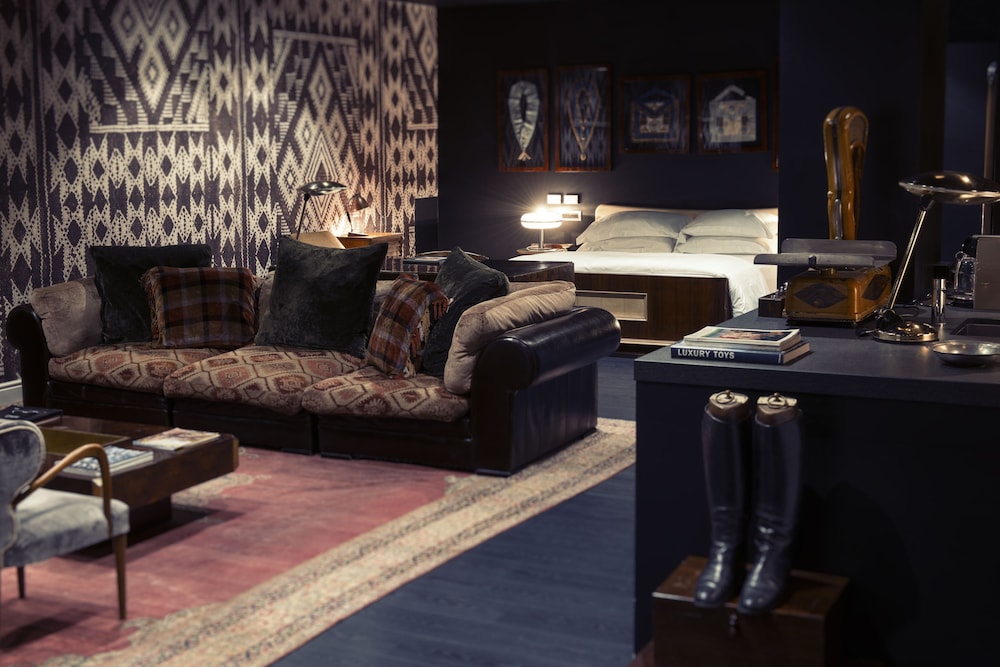 Aethos Milan 24