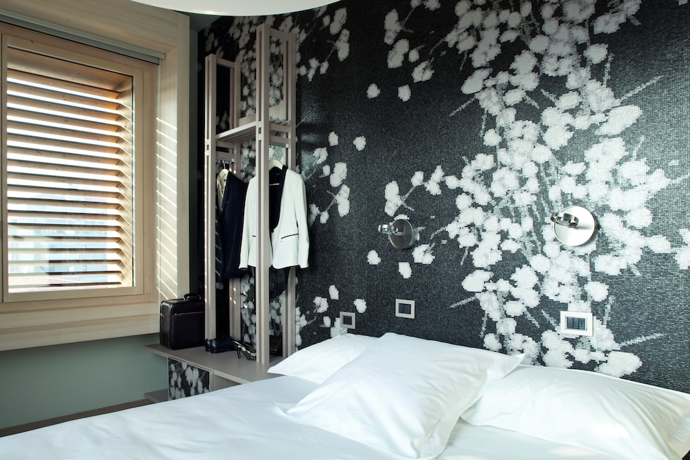 NU Hotel 10