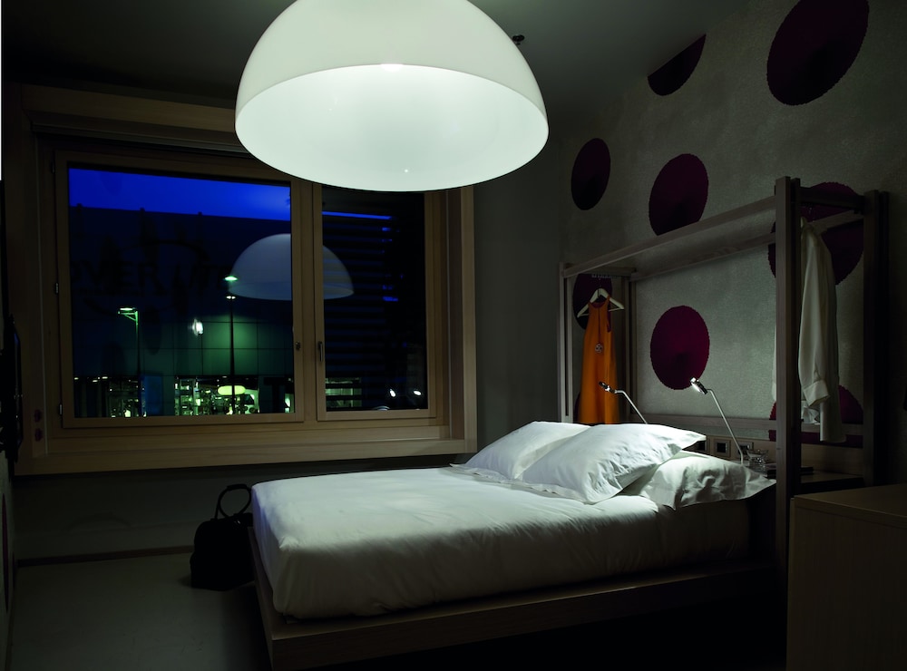 NU Hotel 8
