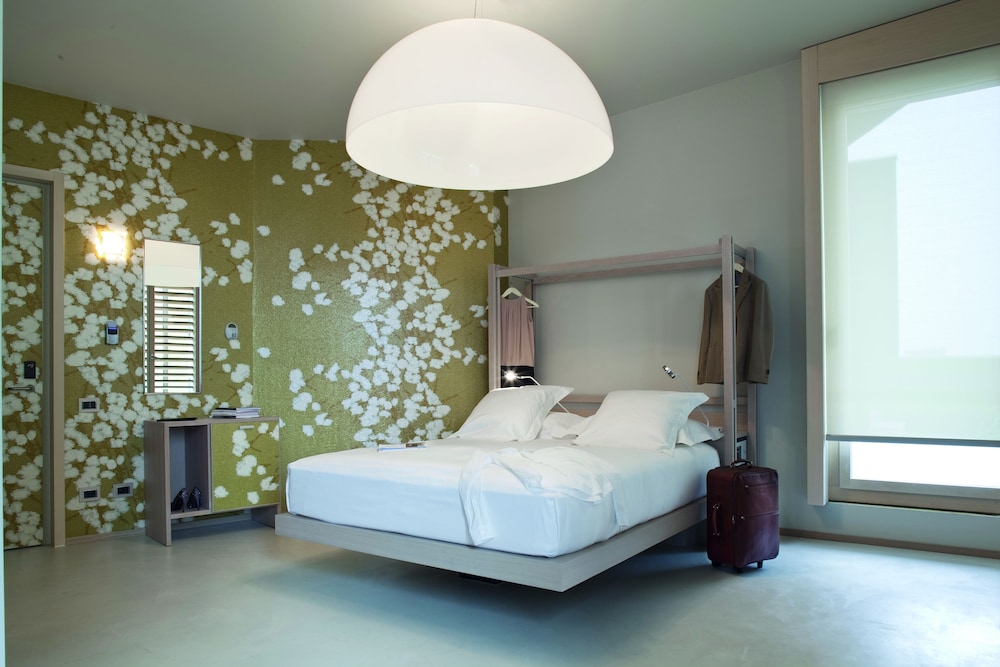 NU Hotel 13