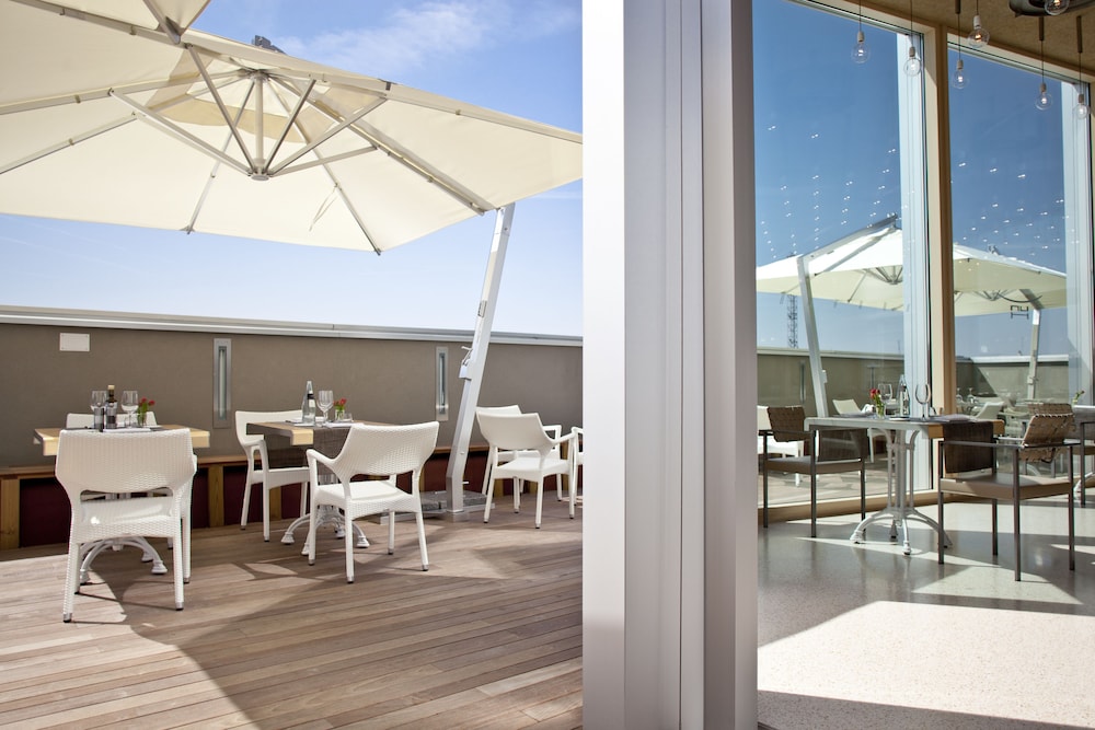 NU Hotel 22