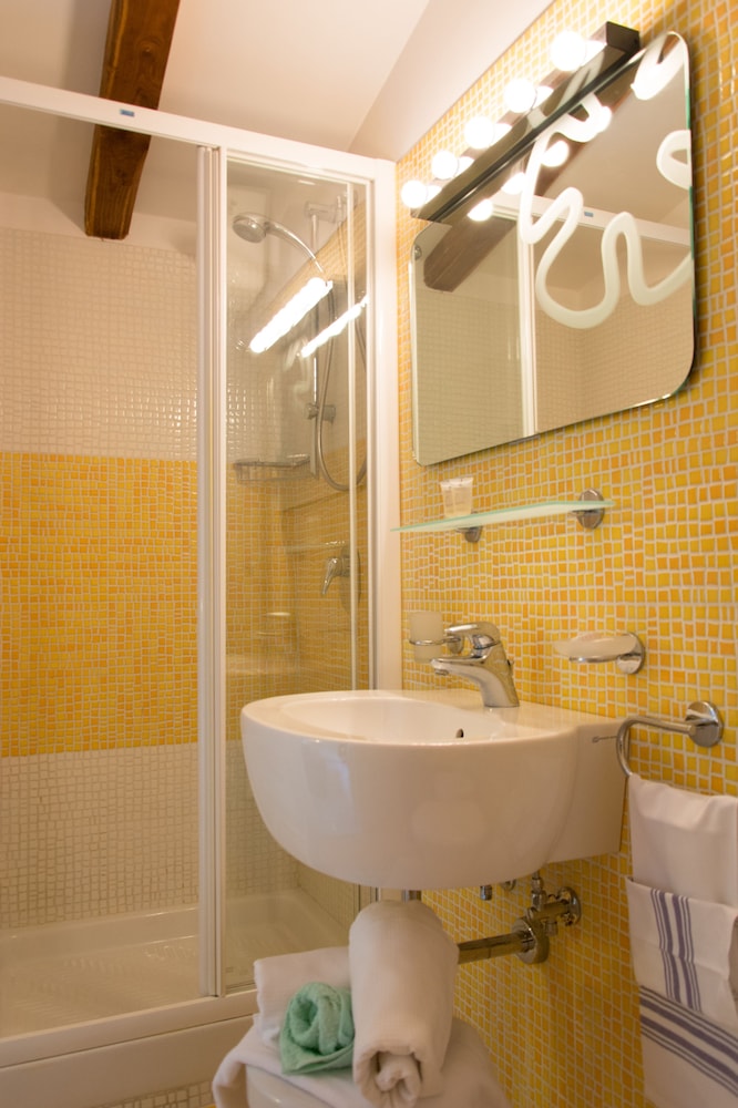 Minihotel IRIS 23