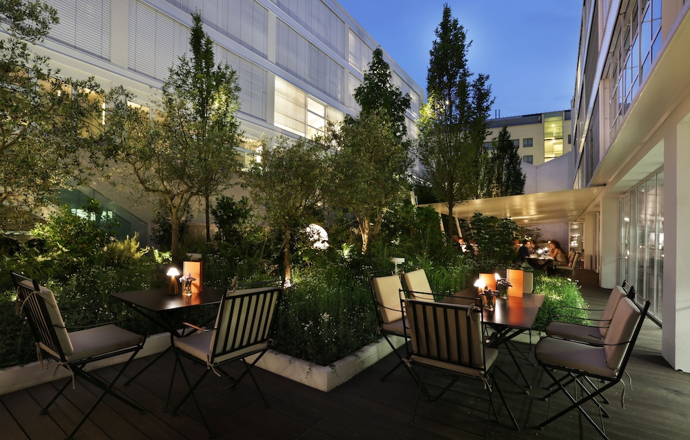 Magna Pars Suites