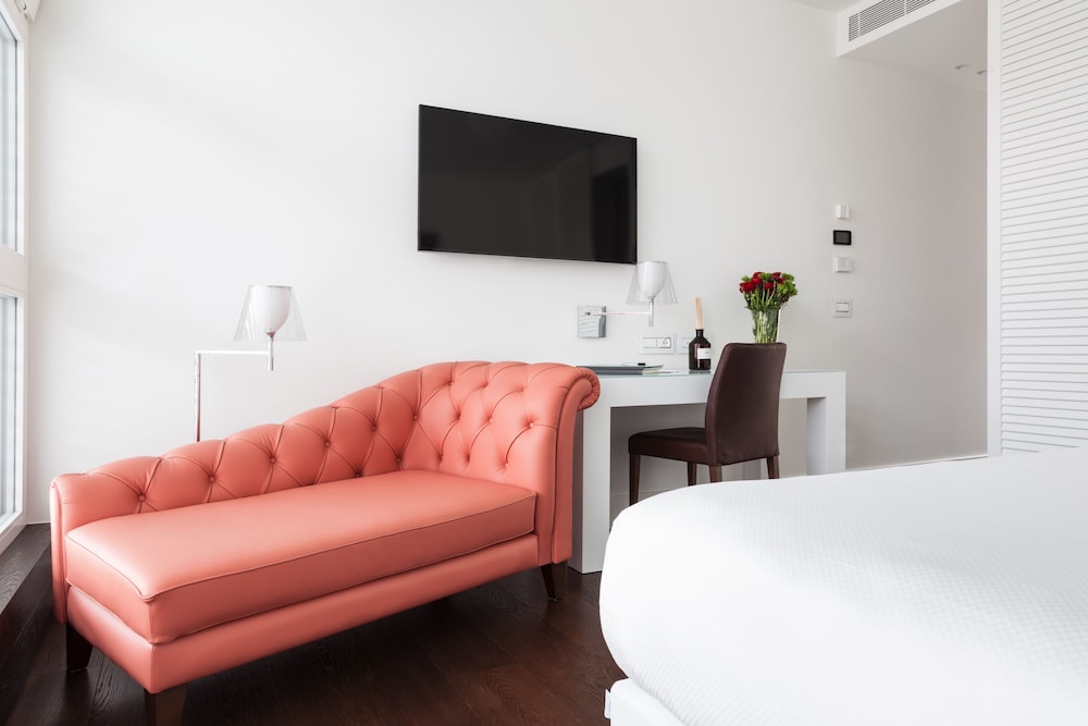Magna Pars Suites 13