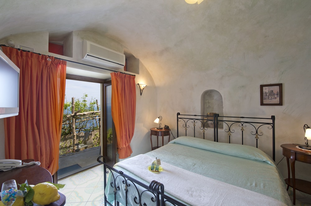 L'antico Borgo Dei Limoni B-B 14