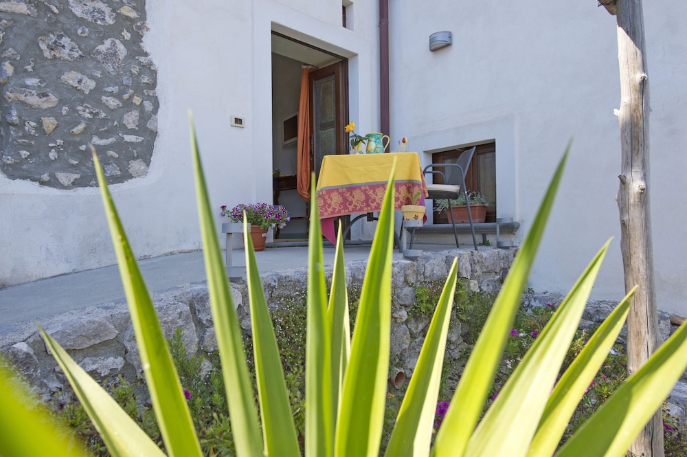 L'antico Borgo Dei Limoni B-B 16