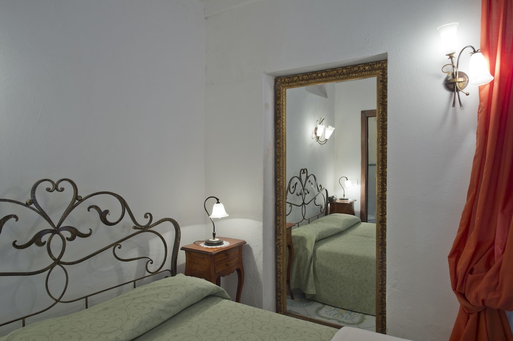 L'antico Borgo Dei Limoni B-B 15