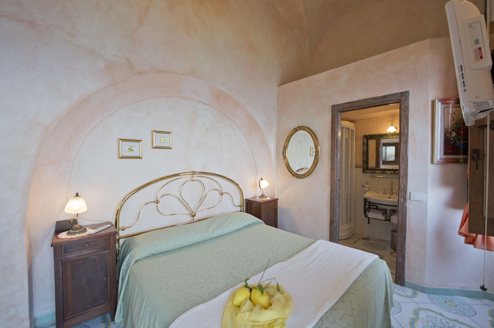 L'antico Borgo Dei Limoni B-B 18