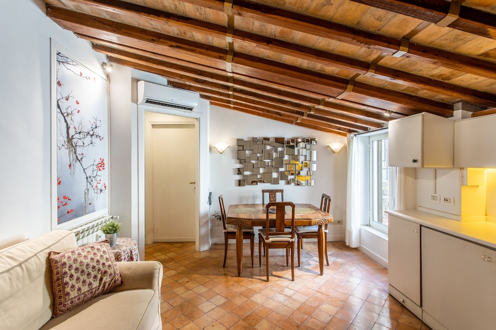 Frattina Guesthouse 12
