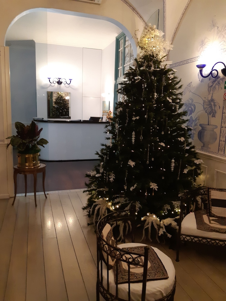 Lilium Hotel 7