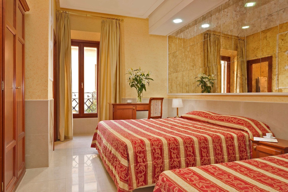 Comfort Hotel Bolivar 24
