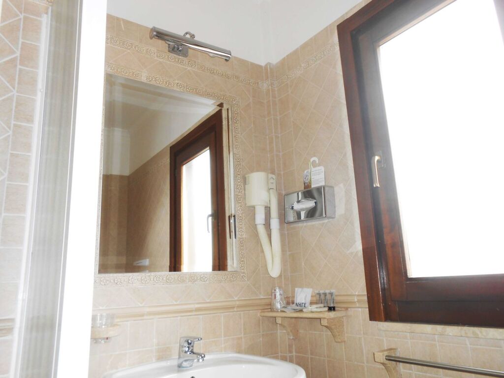 Hotel Riviera, Sure Hotel Collection by Best Western 8