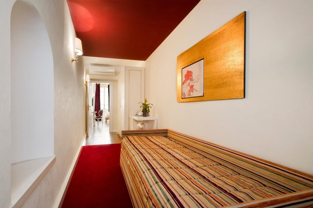 Residenza Frattina 17