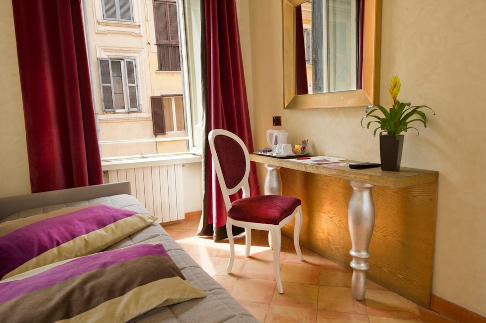 Residenza Frattina 12