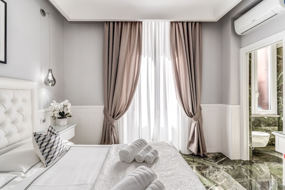Rome 55 Piazza di Spagna Luxury Rooms 13