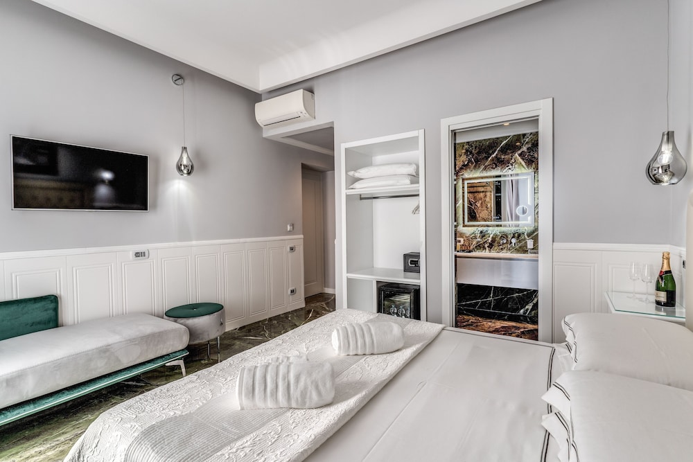 Rome 55 Piazza di Spagna Luxury Rooms 9