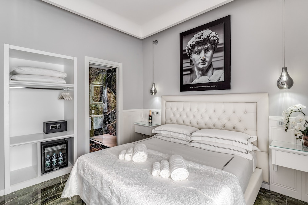 Rome 55 Piazza di Spagna Luxury Rooms 10
