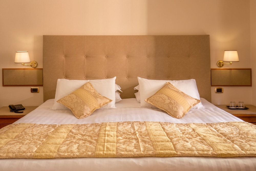 Hotel La Residenca 9