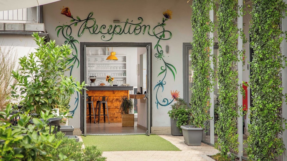Urban Garden Hotel 4