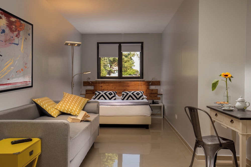 Urban Garden Hotel 24