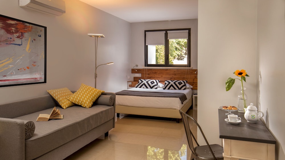 Urban Garden Hotel 18